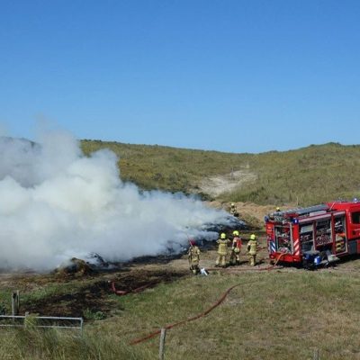 Brandweer Callantsoog blust duinbrand