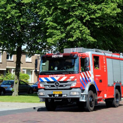 Tankautospuit Brandweer Heythuysen rijdt door het dorp