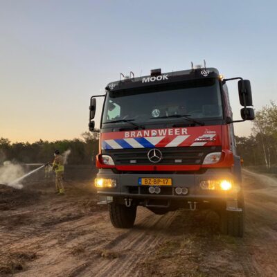 Tankautospuit Brandweer Mook in de natuur