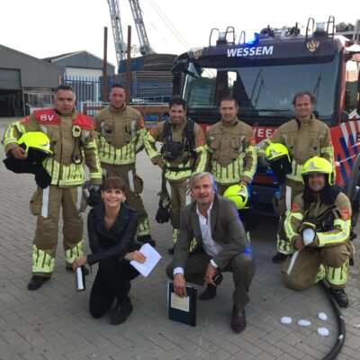 Brandweermensen van Brandweer Wessem voor een tankautospuit