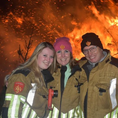Femke, Marjolein en Steph als brandweer