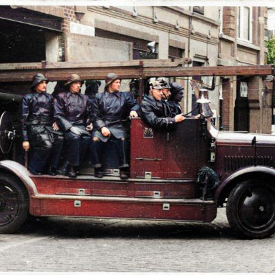 Ingekleurde foto van de brandweerauto