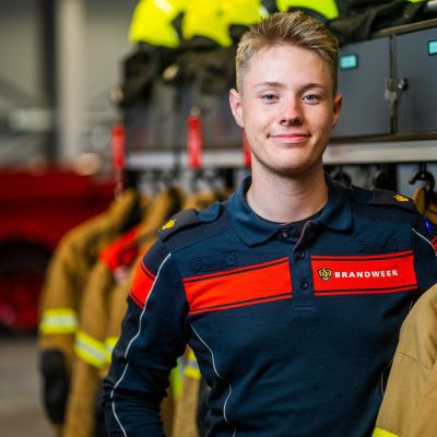 Brandweerman in kazerne