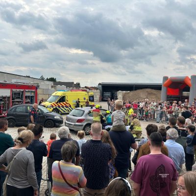 Bezoekers bij demonstratie van open dag brandweer Overasselt 2026